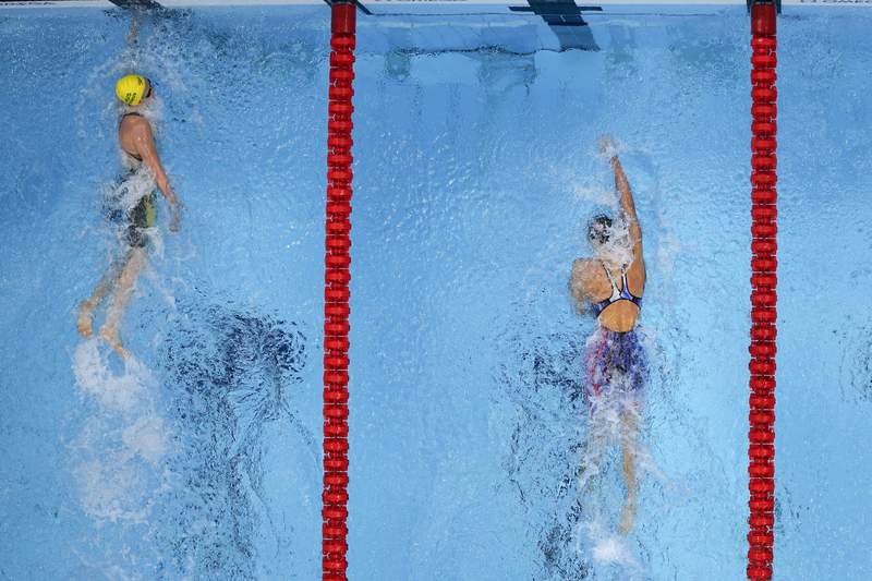 Video: Ariarne Titmus hands Katie Ledecky first Olympic loss in 400