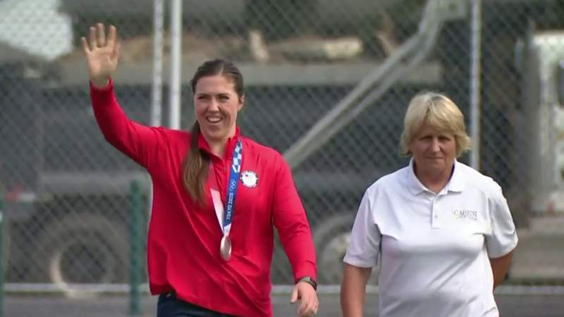 Olympic softball medalist Amanda Chidester honored at former high school in Allen Park