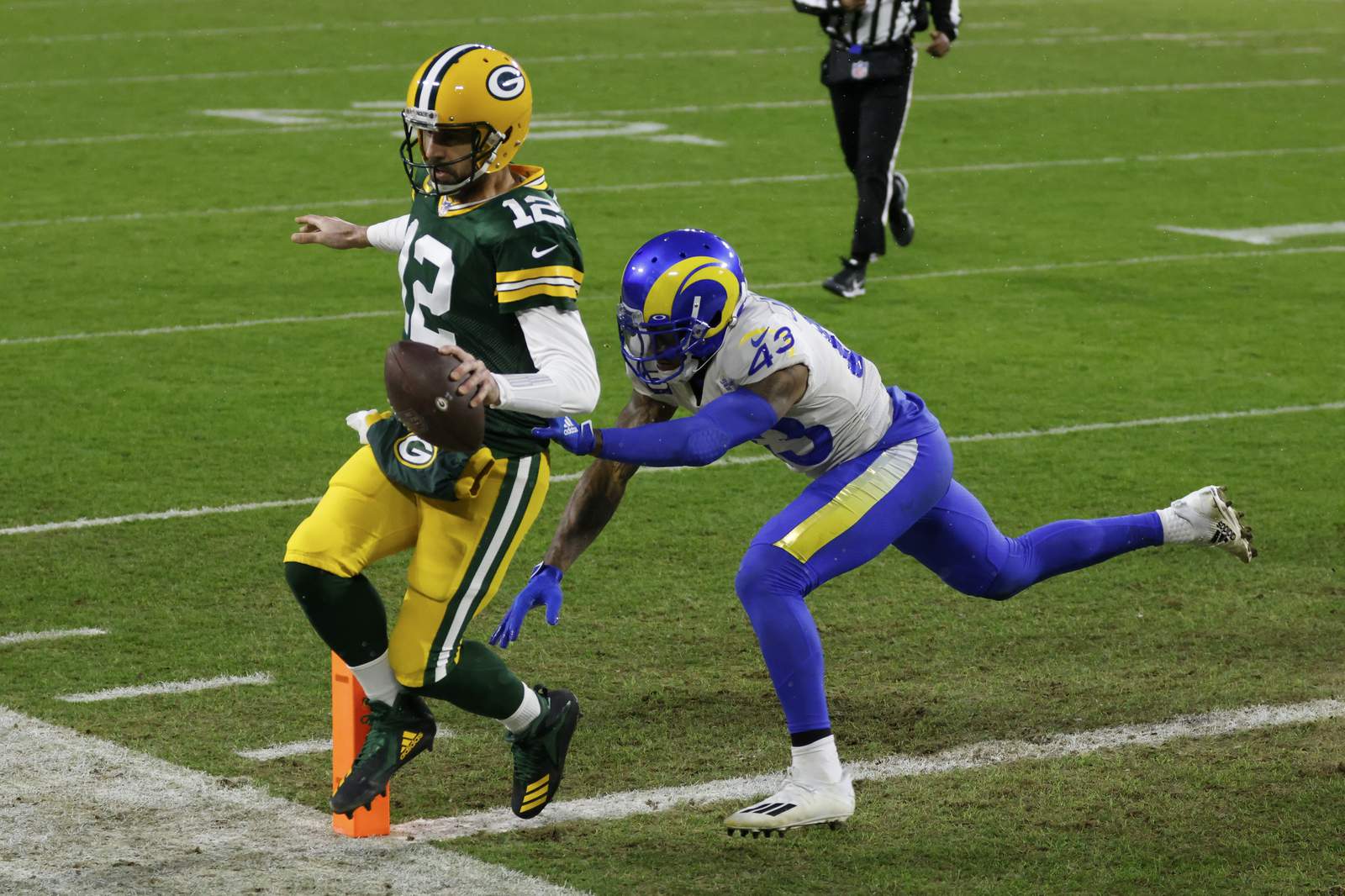 Rodgers, Packers beat Rams 32-18 to reach NFC title game