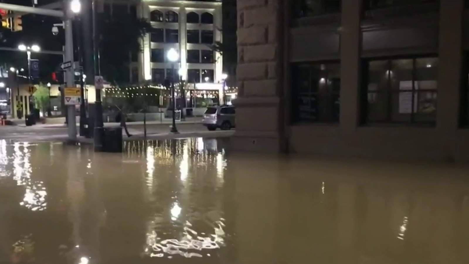 Water main break leaves dozens without power in Downtown Detroit