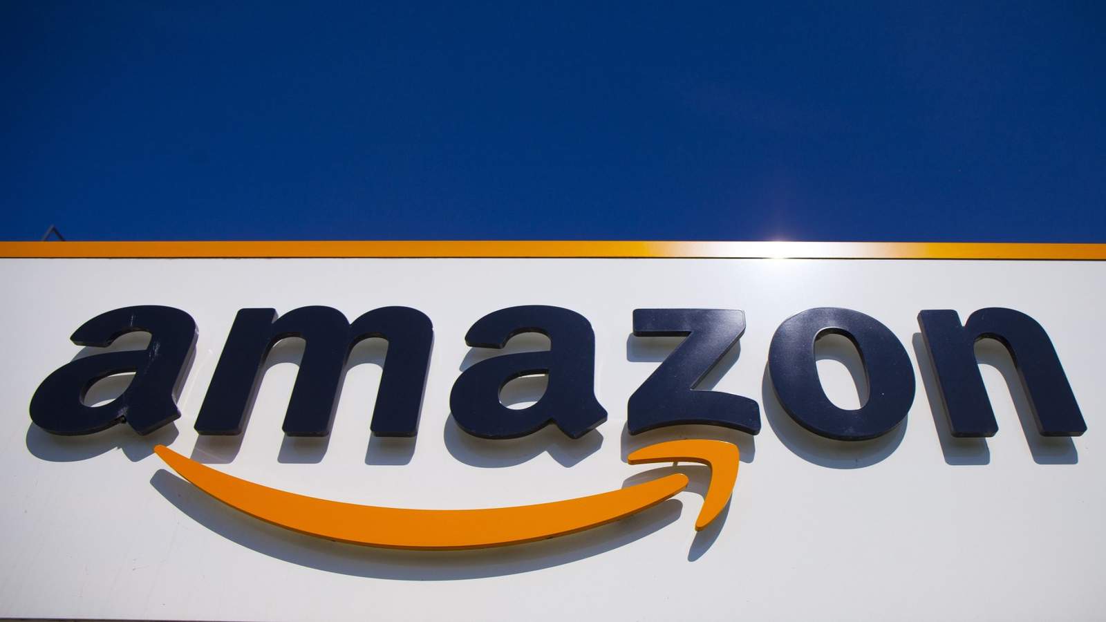 Amazon to hire 100,000 to keep up with online shopping surge