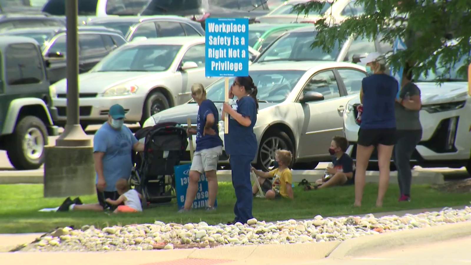 Nurses union pickets over contract negotiations at Ascension Rochester
