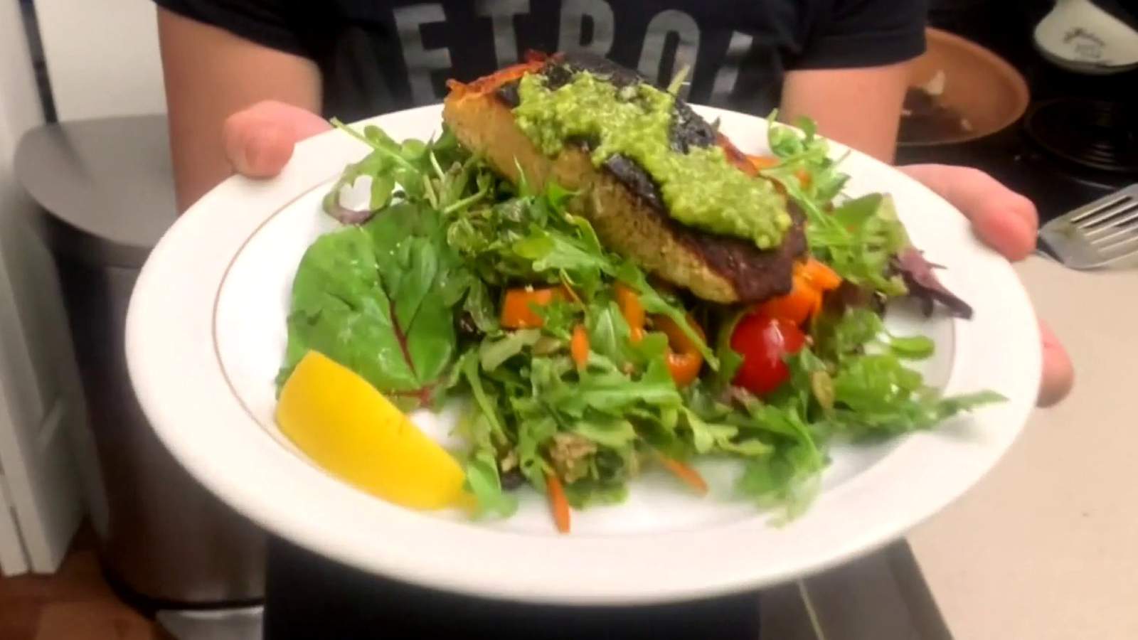 Tasty Tuesday recipe: Grilled salmon with arugala salad