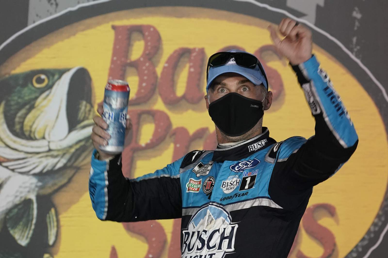 Kevin Harvick nabs 9th win of season to roll into 2nd round