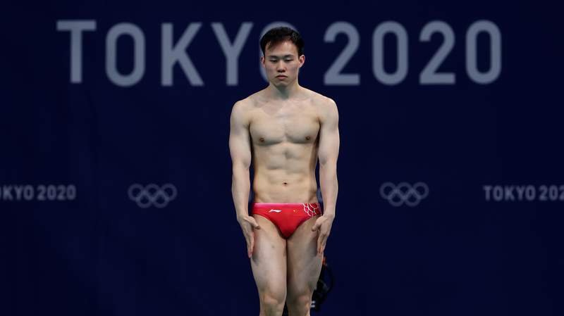 China goes one-two in men's 3m springboard, closing with breathtaking dives