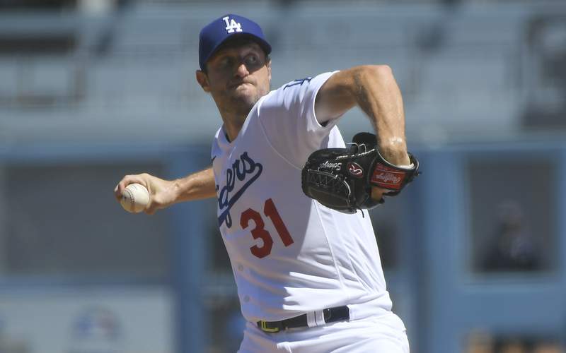 Dodgers' Max Scherzer loses perfecto in 8th after 3,000th K