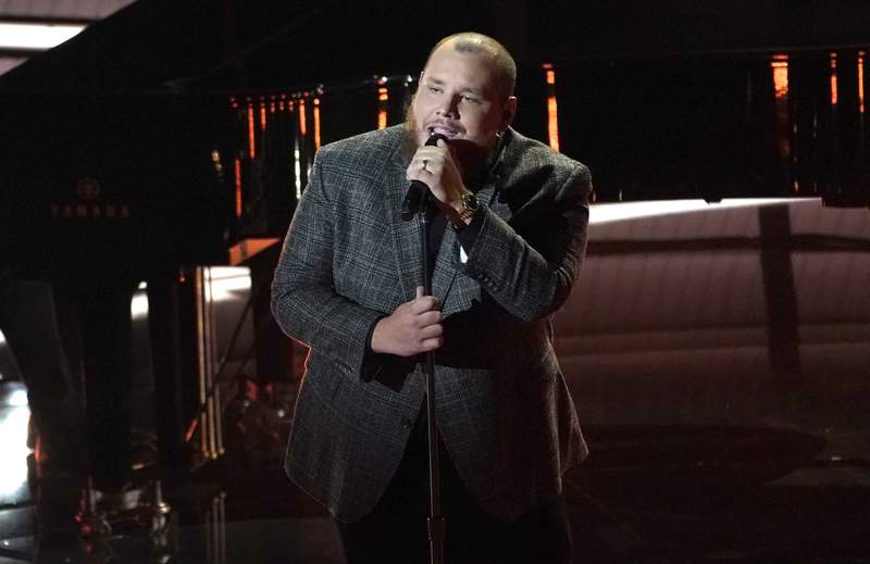 Singer Luke Combs pays for funerals of 3 who died after Michigan show