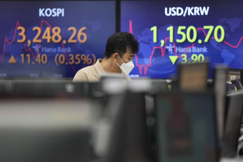 Asia stocks advance, tech giants rally after Fed report