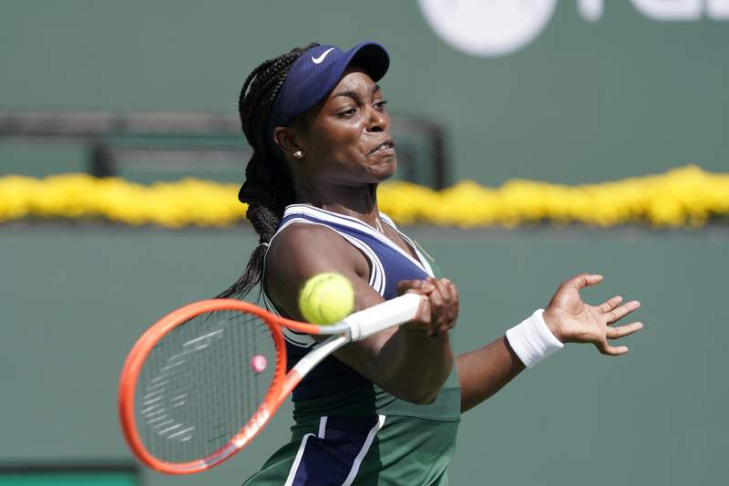 Rogers, Stephens win Indian Wells openers in straight sets