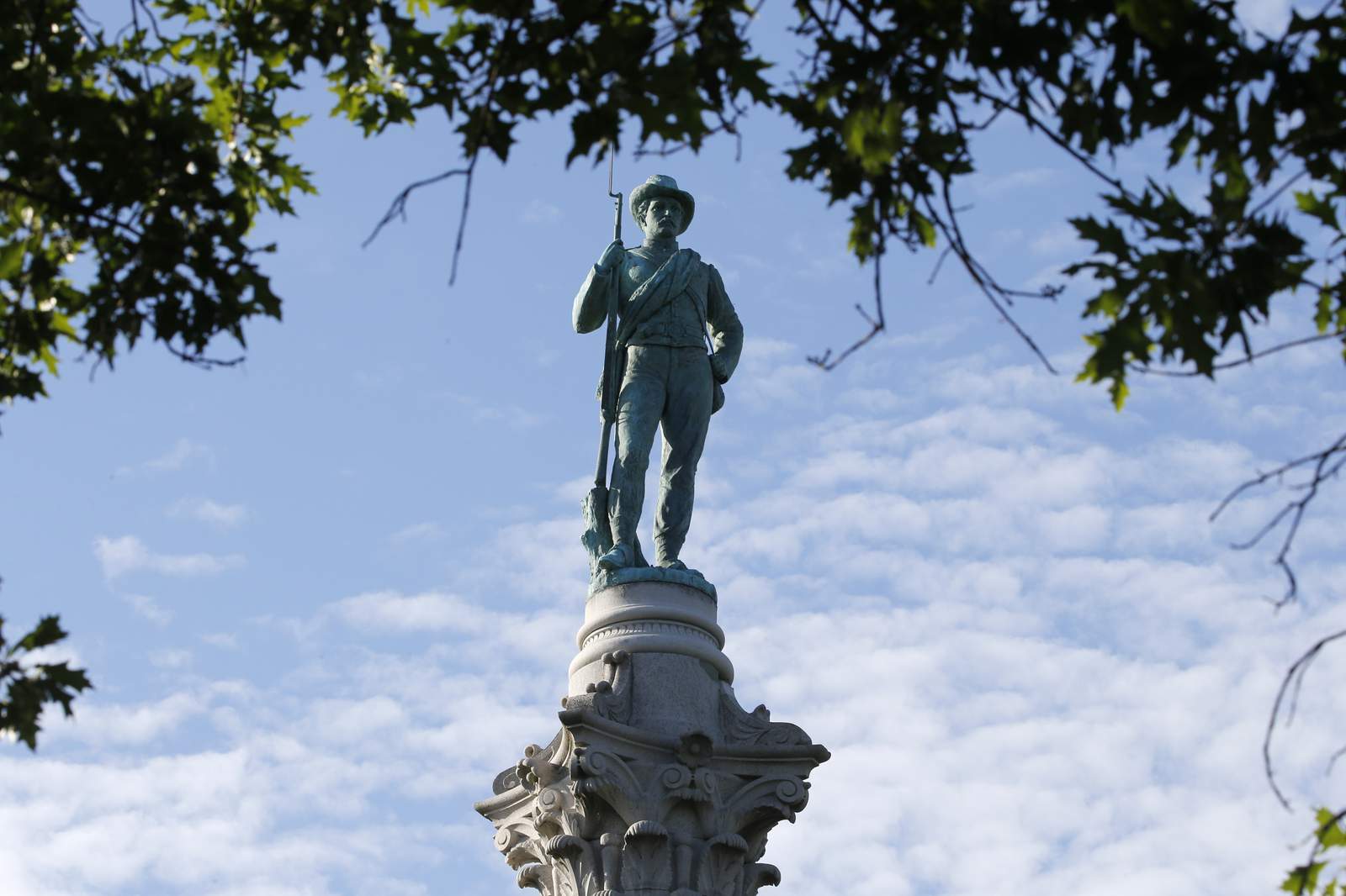 Richmond removing Confederate Soldiers and Sailors statue