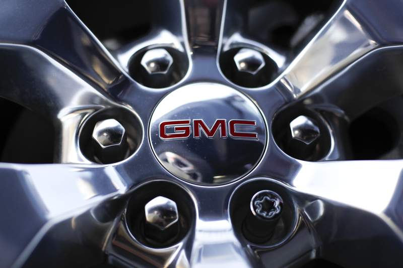 GM sets to double revenue, lead US in electric vehicle sales