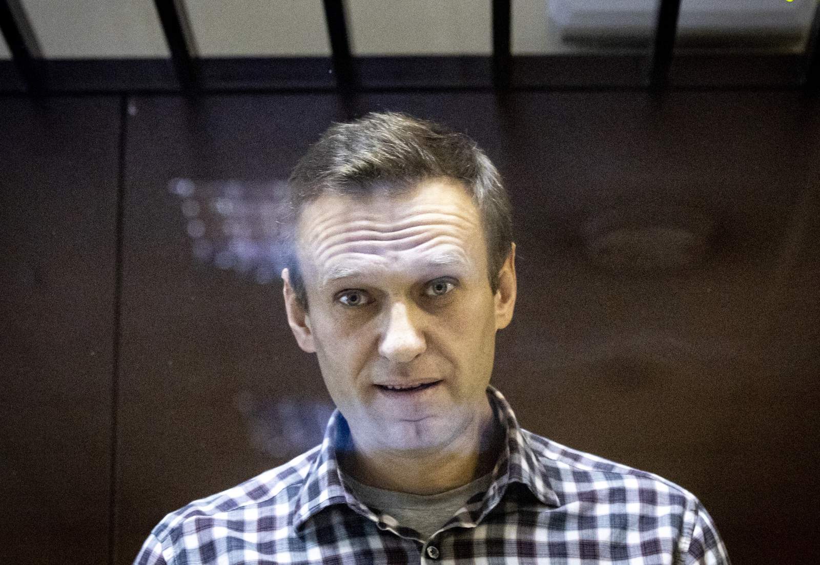 Putin critic Navalny loses weight, blames harsh prison