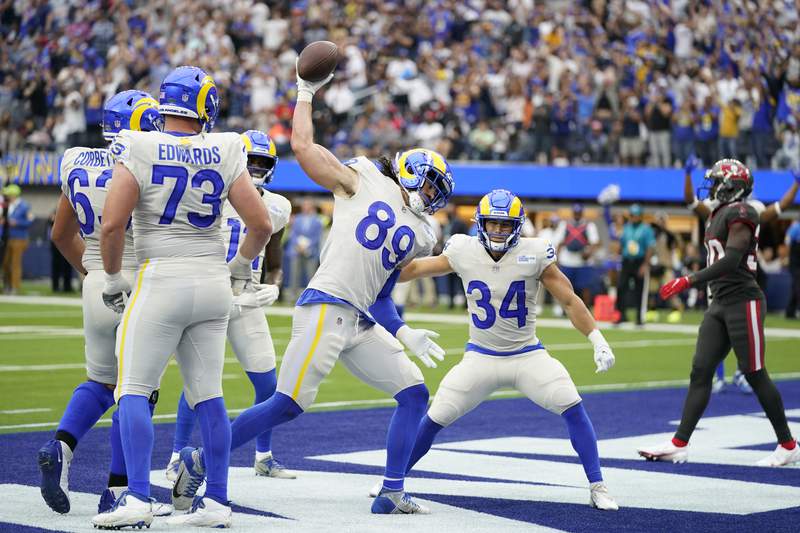 Rams’ Stafford throws for 4 TDs, outduels Brady and Bucs