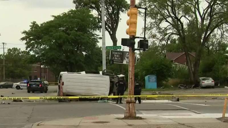 Traffic stop leads to violent 2-vehicle crash on Detroit’s west side