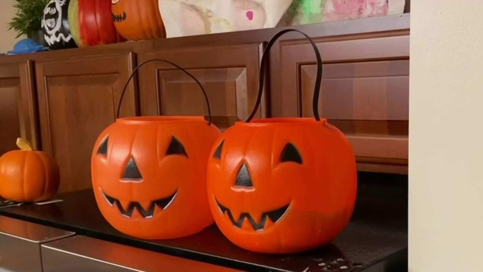 From costumes to candy: Here are some tips for having a safe Halloween amid COVID pandemic