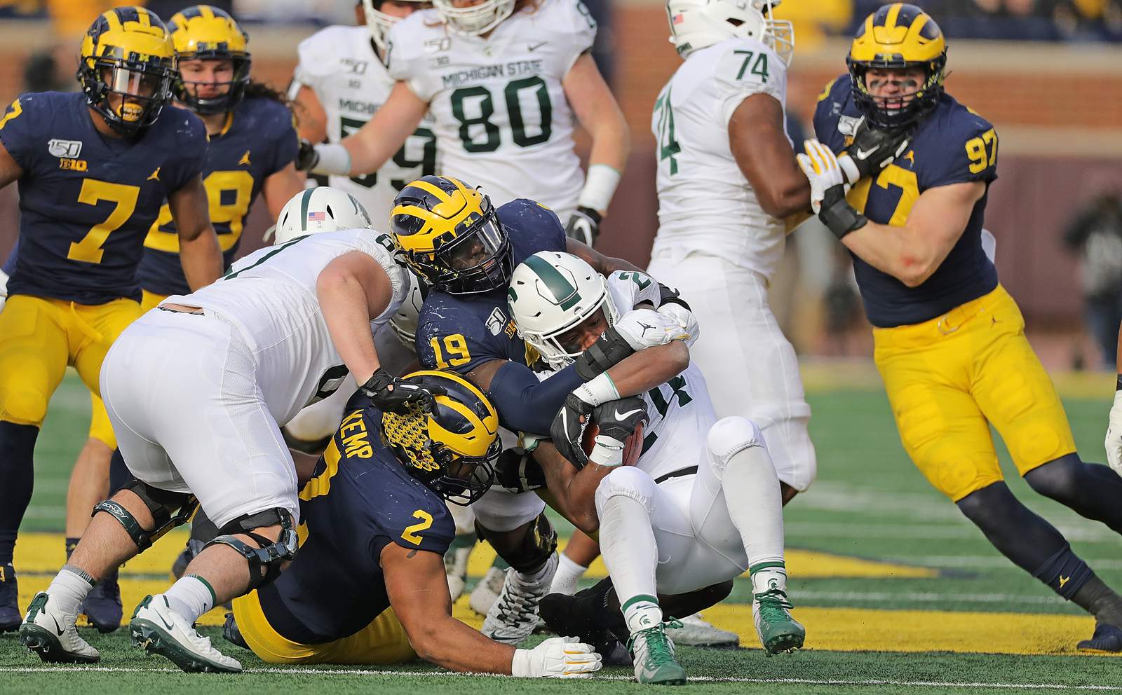 Defensive line could make or break Michigan football season against quarterback-loaded schedule