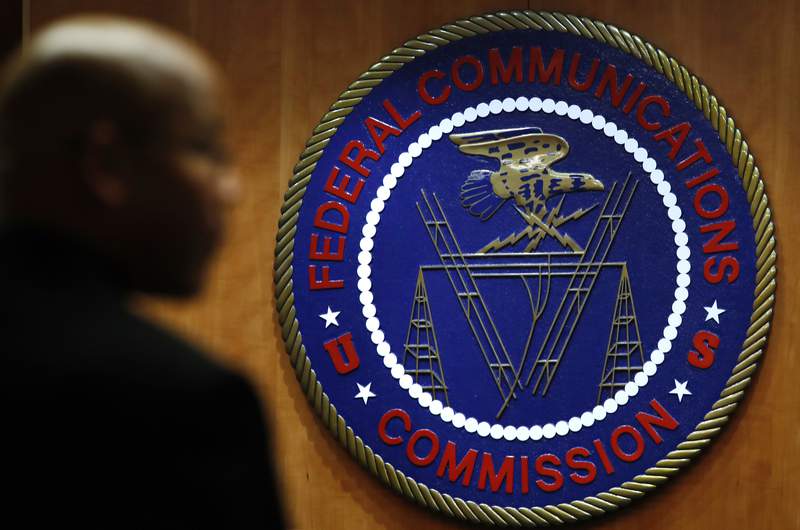 FCC to mull cellphone blocking options for state prisons