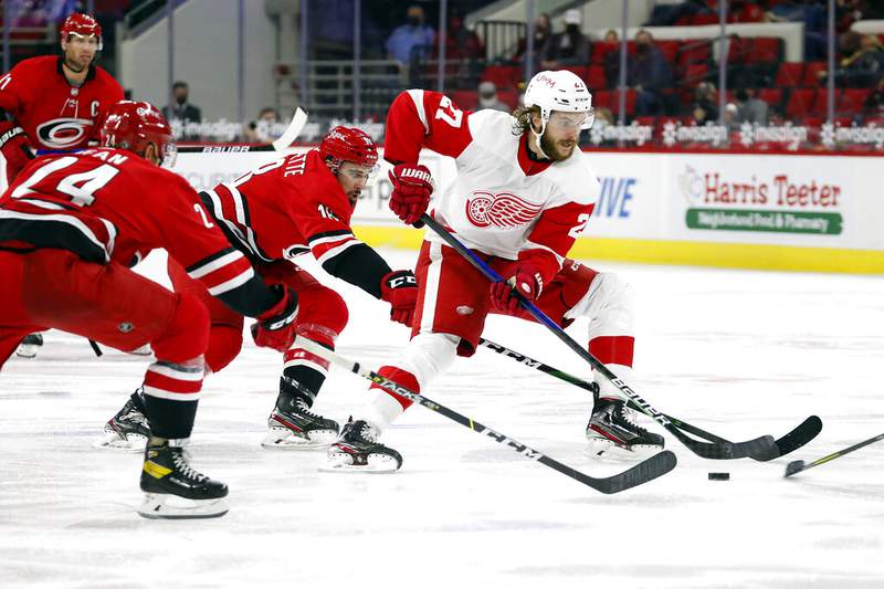 Teravainen produces as Hurricanes top Red Wings 3-1