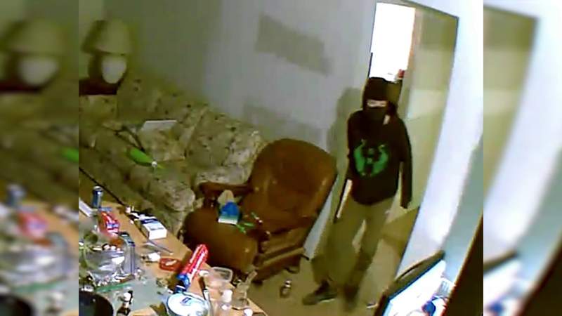 VIDEO: 2 men wanted in Waterford Township home invasion, shooting
