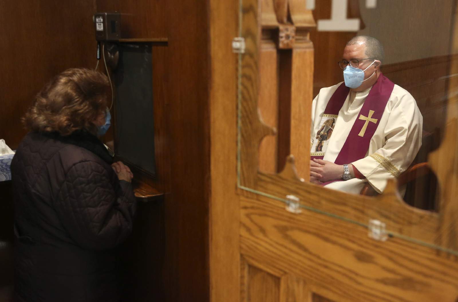 Church in NY virus epicenter leads congregants out of sorrow
