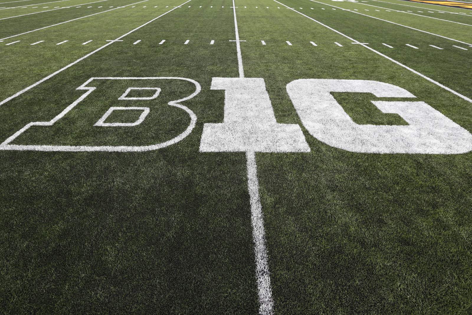 Trump calls on Big Ten Conference to play fall football