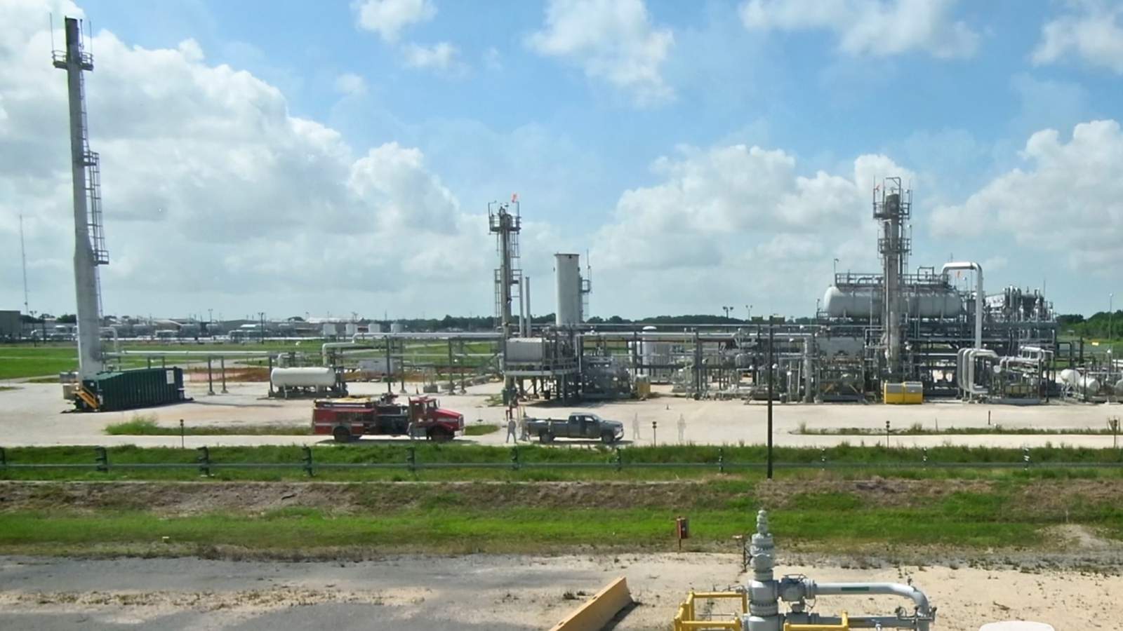 Hurricane hit oil storage site, but no shortages expected