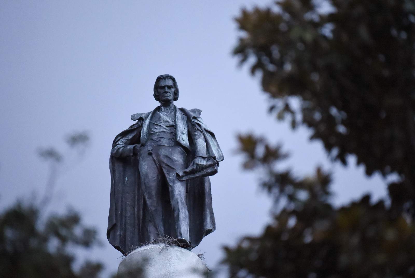 Charleston votes to remove statue of slavery advocate