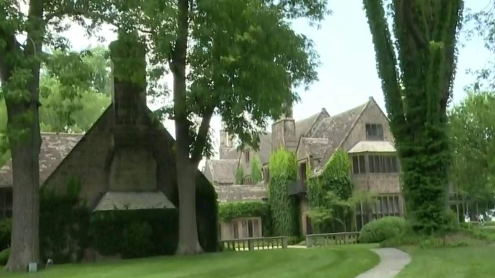Take a walk around The Edsel and Eleanor Ford House