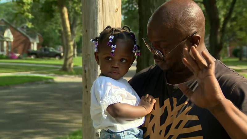 Metro Detroit father trying find Good Samaritans who rescued 2-year-old daughter in I-94 crash