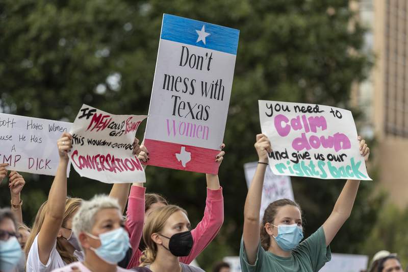 Judge orders Texas to suspend new law banning most abortions