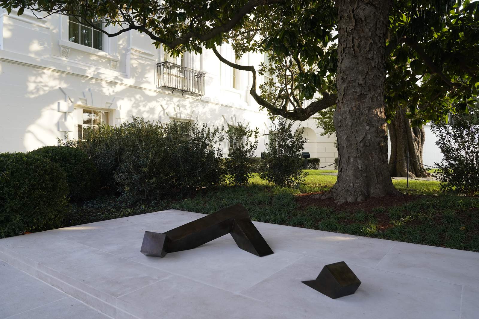 White House Rose Garden adds Japanese American's sculpture
