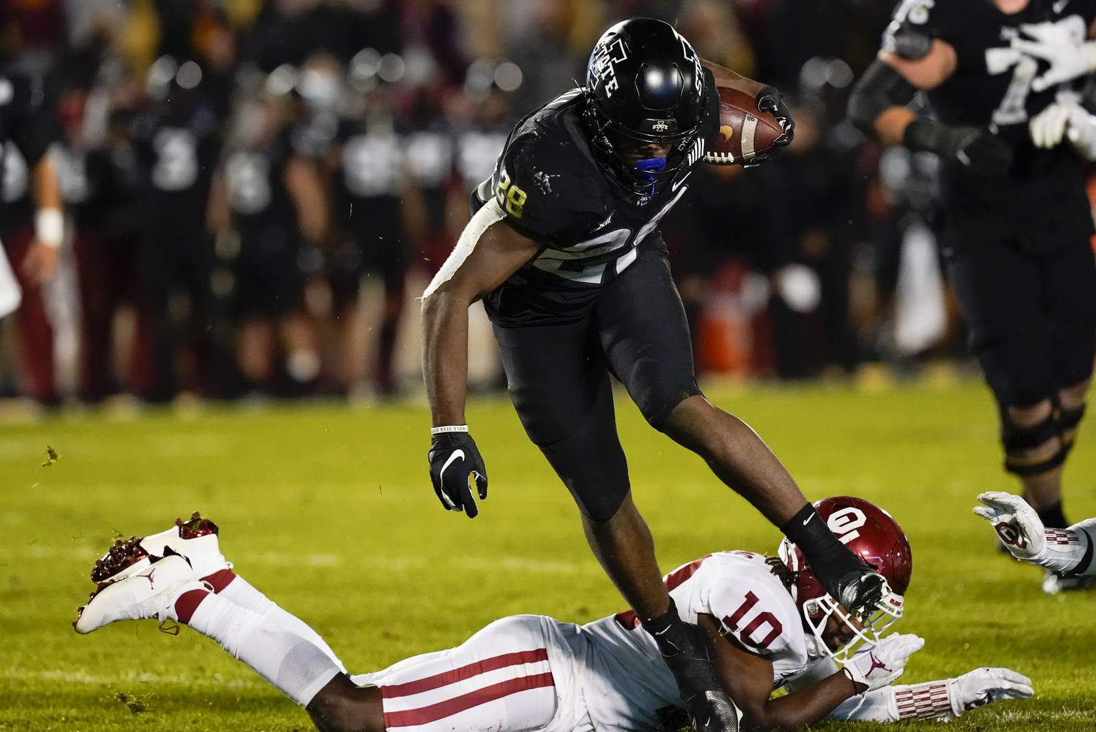 AP Top 25: Oklahoma, UCF out; BYU up; Iowa State back in