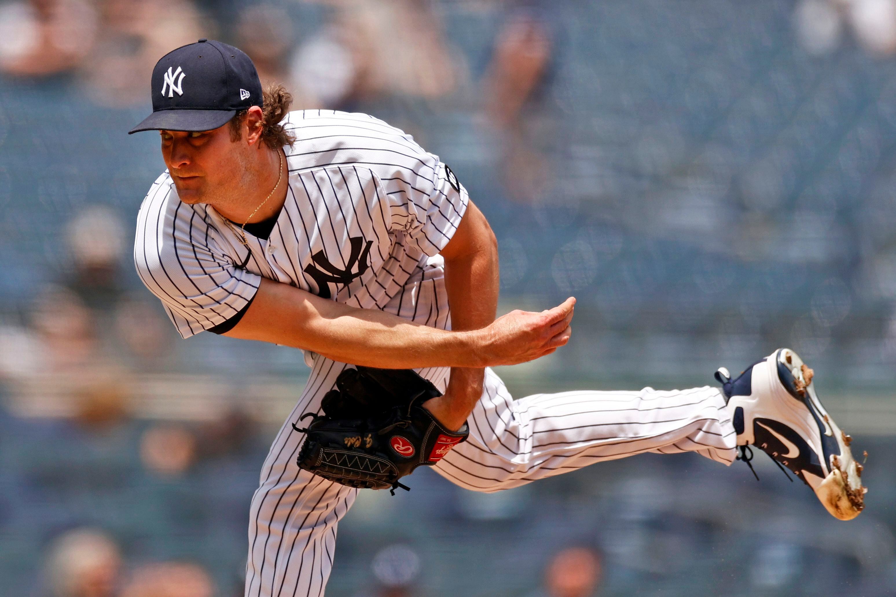 Montgomery gets first win, Yanks beat White Sox for eighth in row